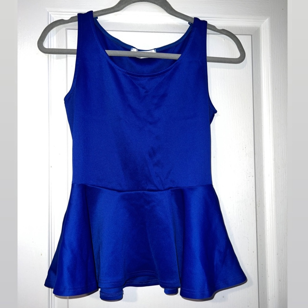 size medium, very soft and beautiful blue color. flairs at the hips